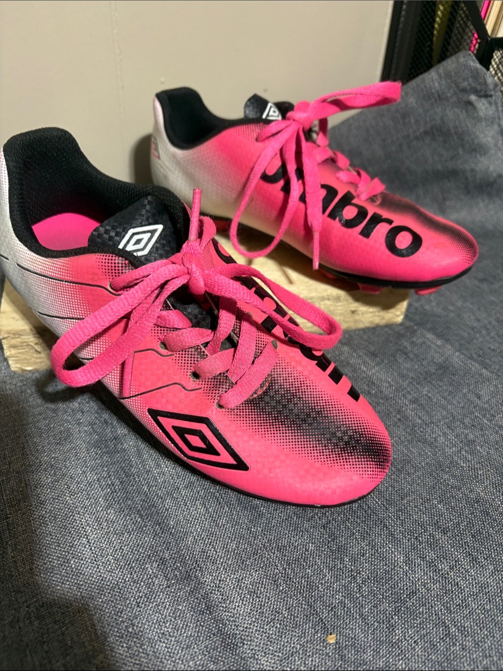 Umbro Soccer Cleats Pink Black Kids Size 1